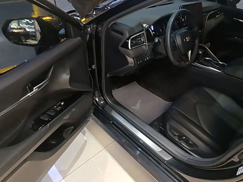 Toyota Camry 2021 — фото 16