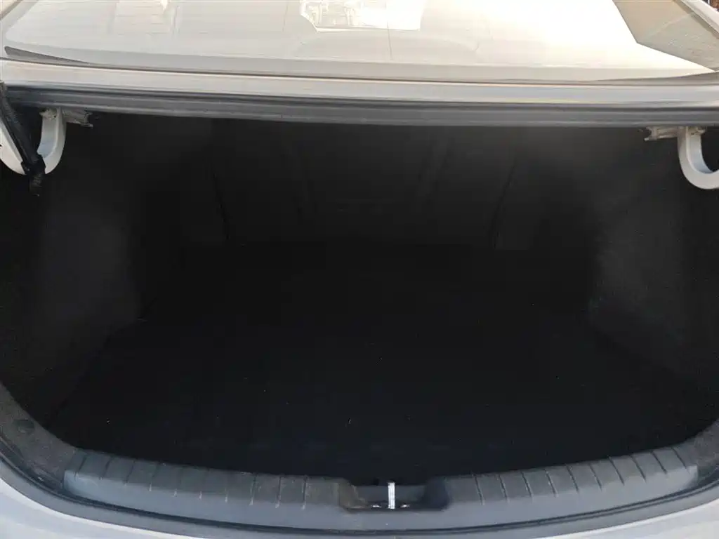 Hyundai Elantra 2019 — фото 16