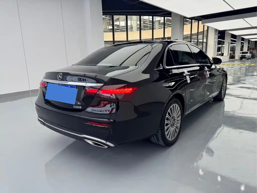 Mercedes-Benz E-Class 2023 — фото 14