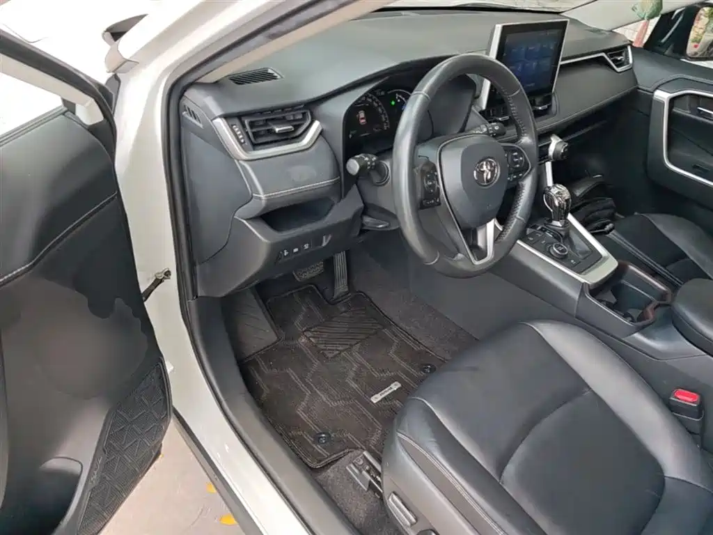 Toyota RAV4 2021 — фото 16