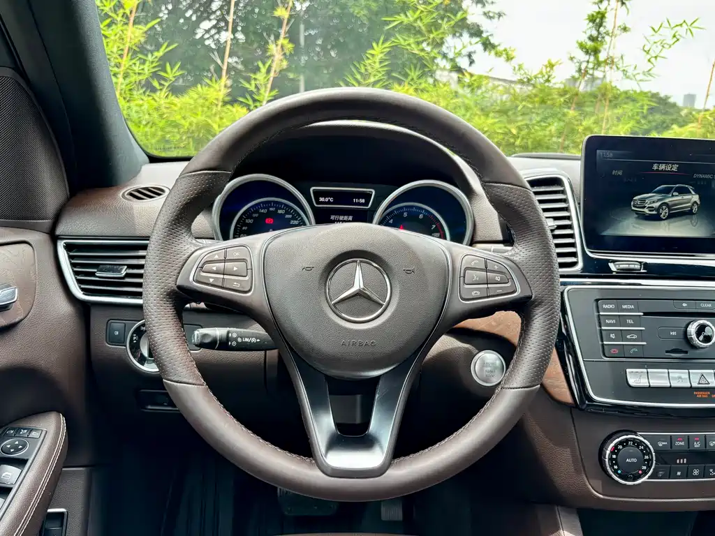 Mercedes-Benz GLE 2016 — фото 14