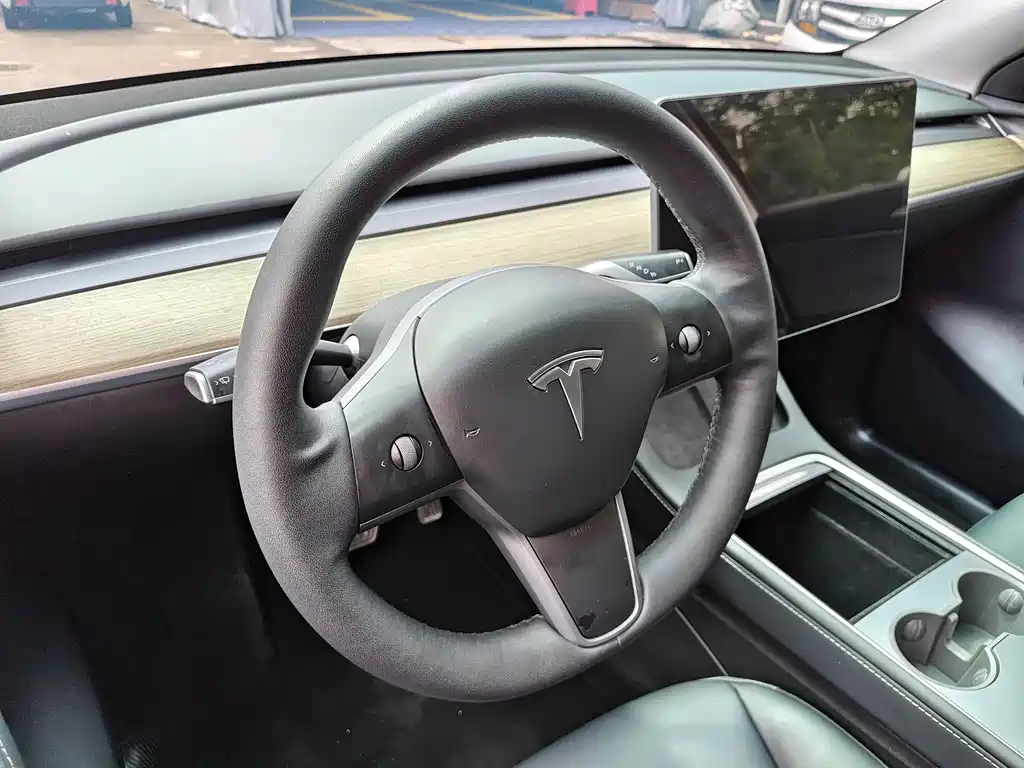 Tesla Model Y 2022 — фото 9