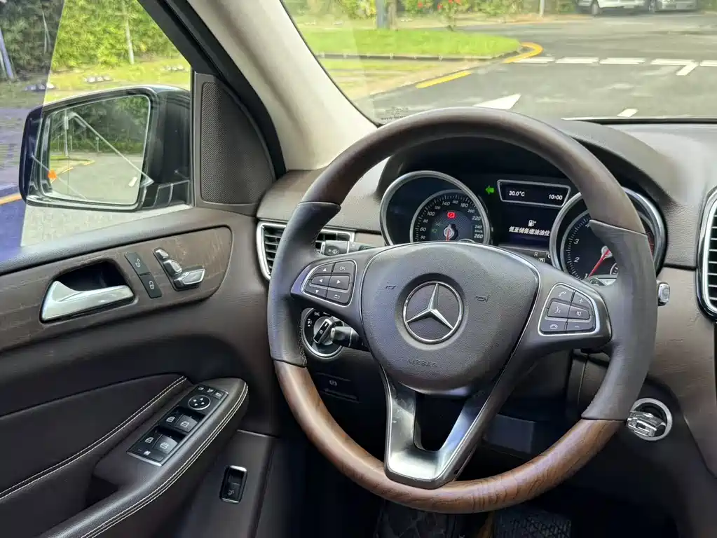 Mercedes-Benz GLE 2017 — фото 8