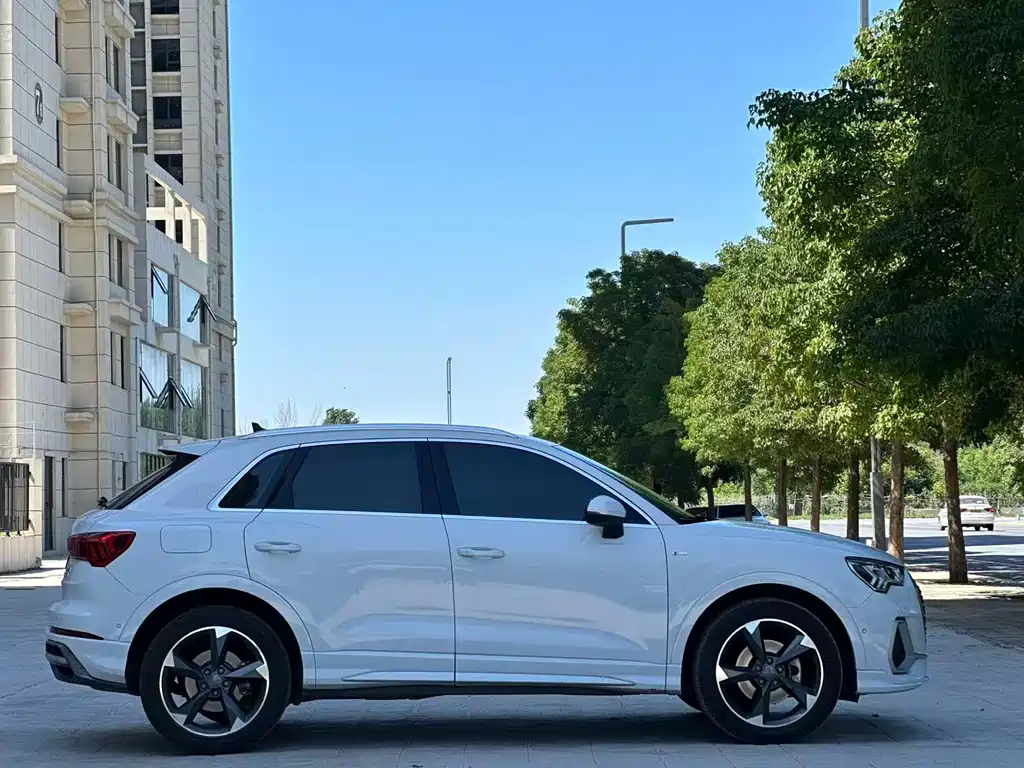 Audi Q3 2021 — фото 9