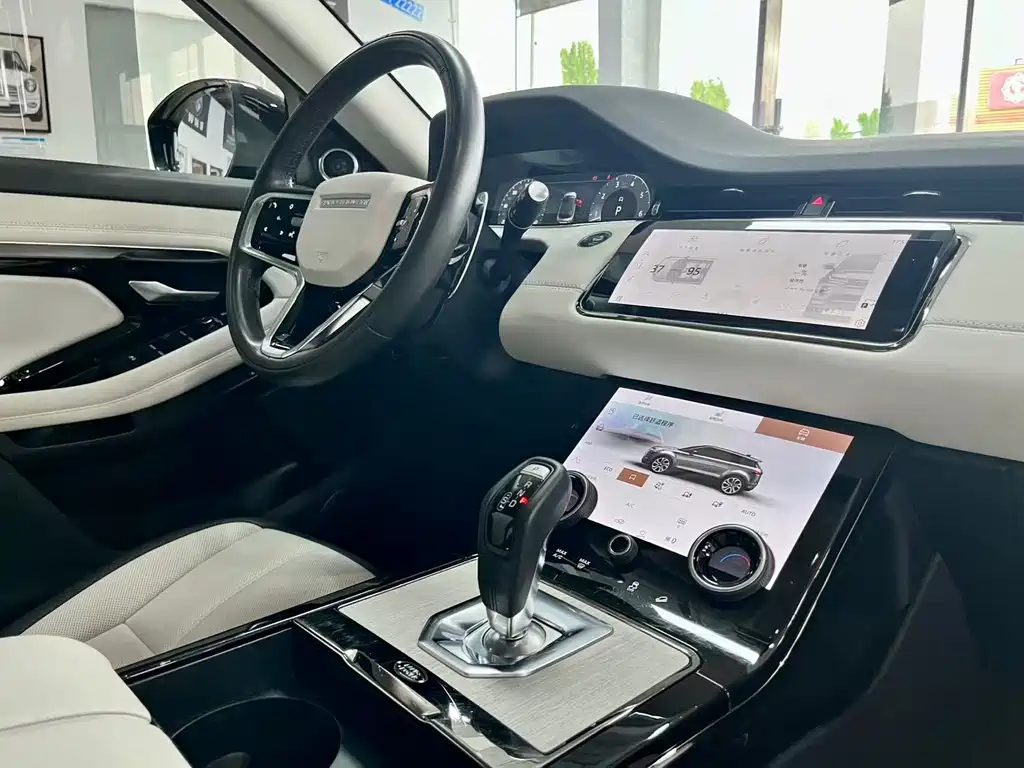 Land Rover Evoque 2024 — фото 11