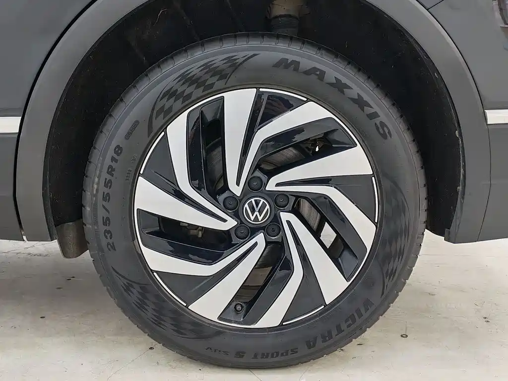 Volkswagen Tiguan L 2023 — фото 16