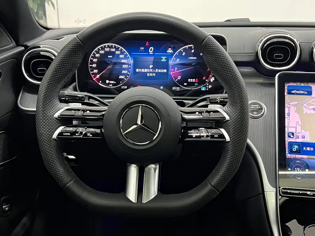 Mercedes-Benz C-Class 2025 — фото 15