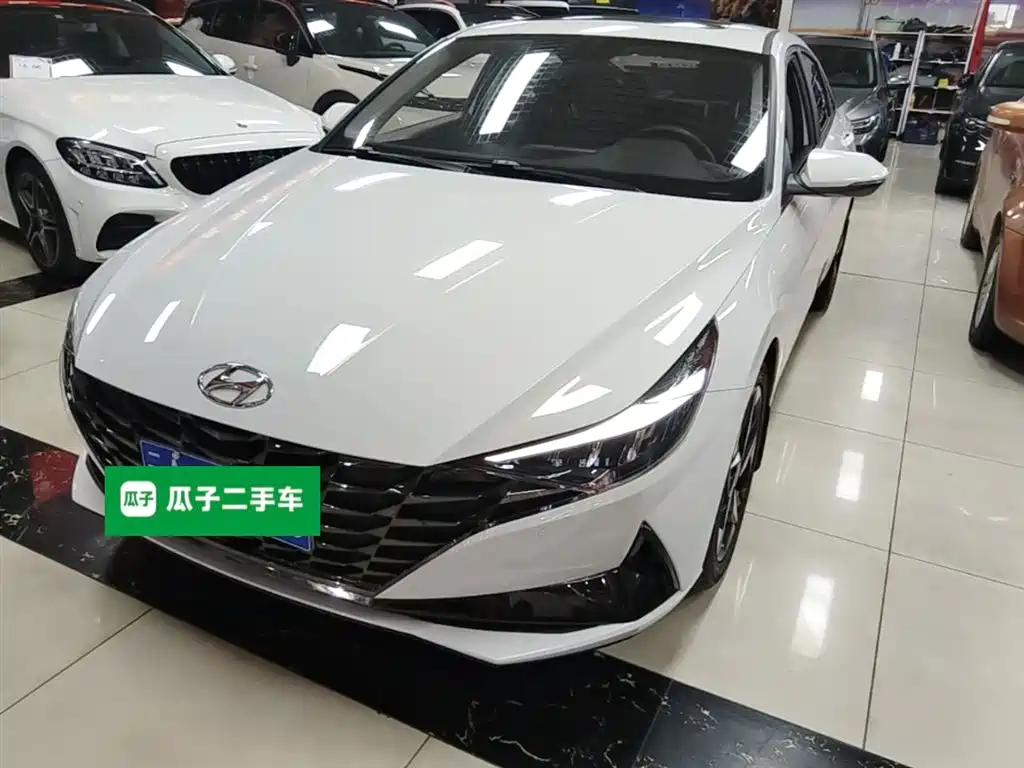 Hyundai Elantra 2022 — фото 1