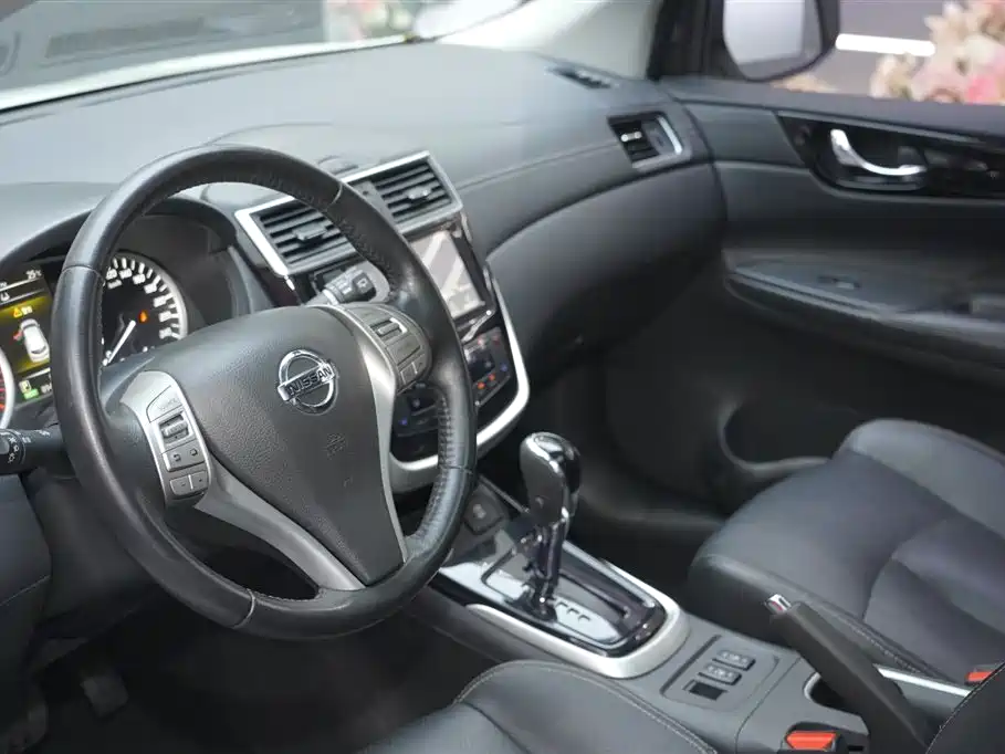Nissan Tiida 2017 — фото 15