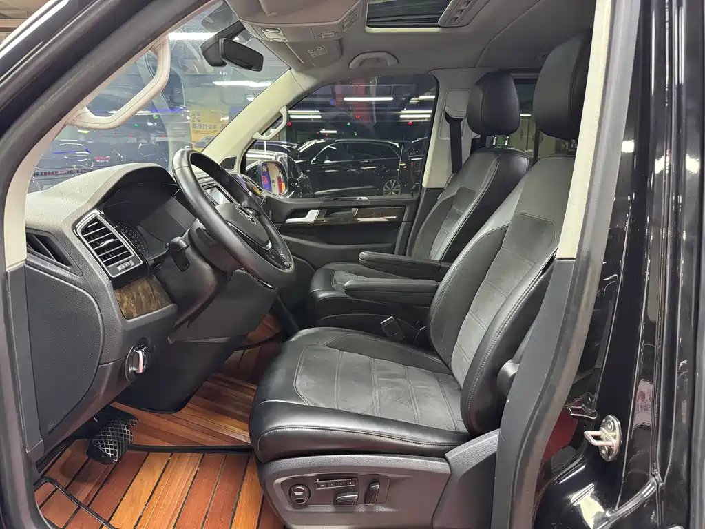 Volkswagen Multivan 2019 — фото 18