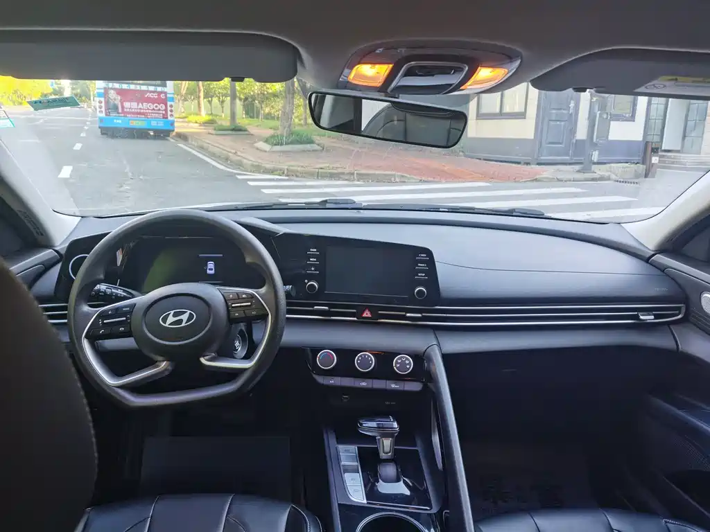 Hyundai Elantra 2022