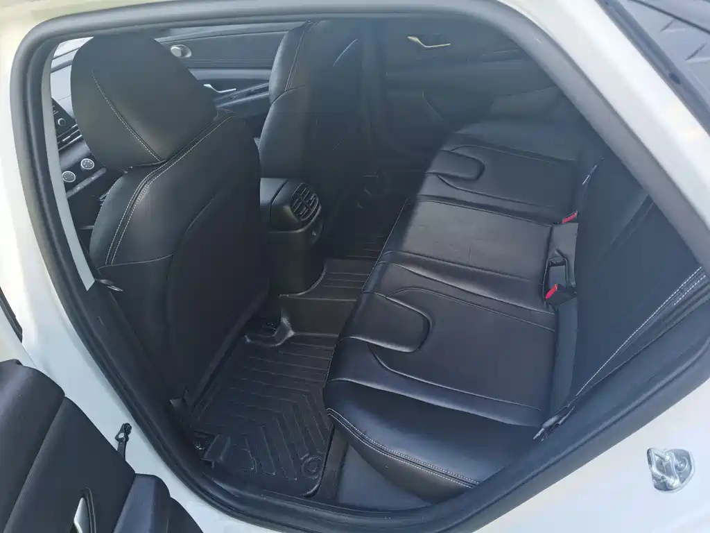 Hyundai Elantra 2022