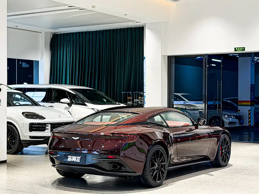 Aston Martin DB11 2020 — фото 4