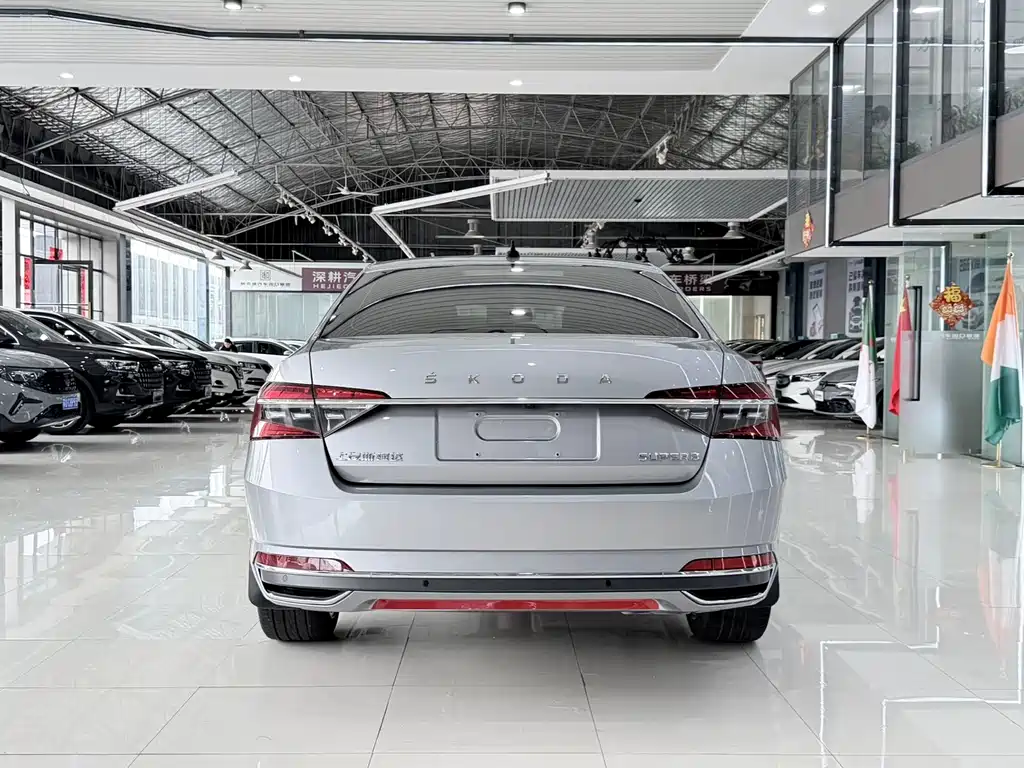 Skoda Superb 2022 — фото 12