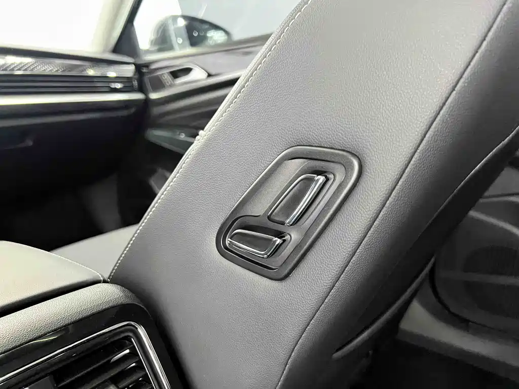 Volkswagen Passat 2023 — фото 16