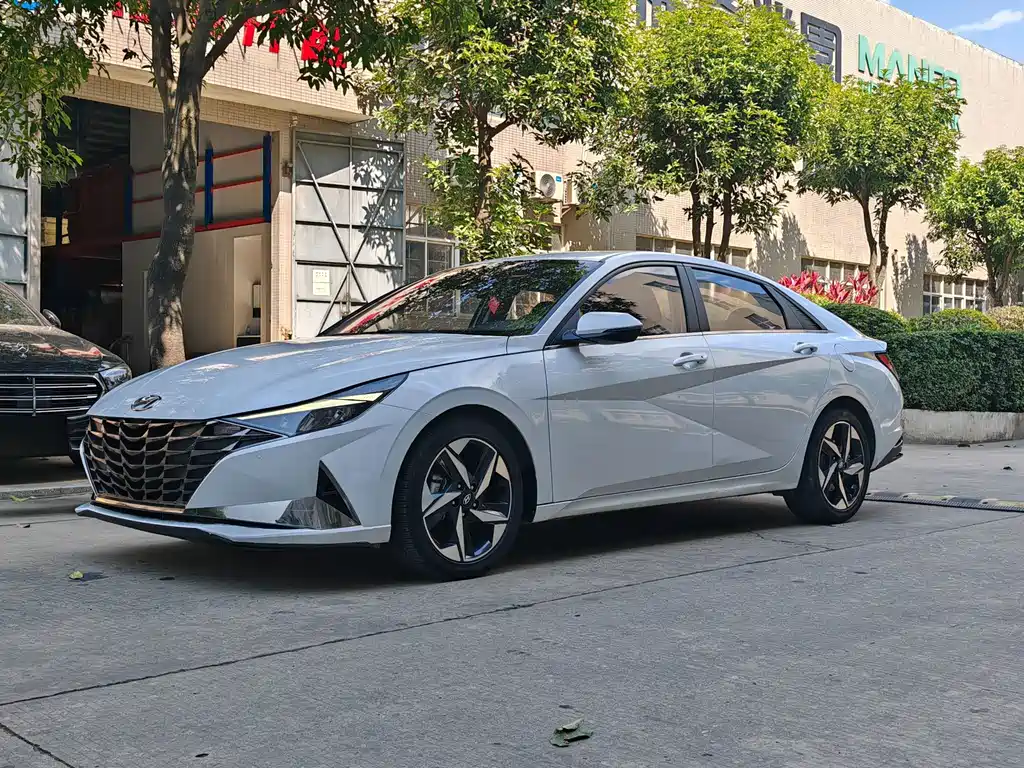 Hyundai Elantra 2022