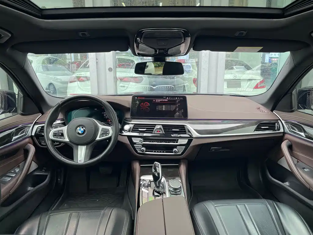 BMW 5 Series 2022 — фото 13