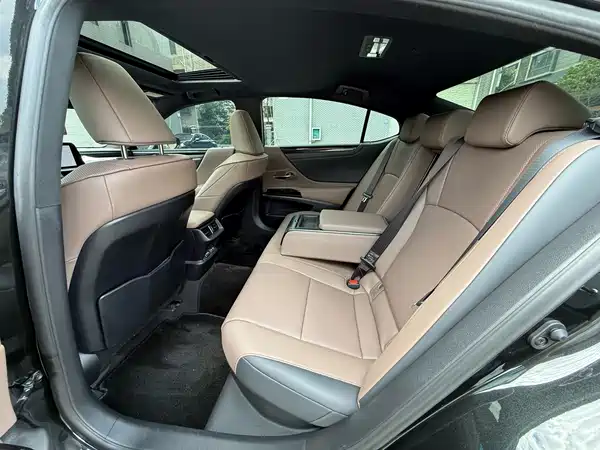 Lexus ES 2024
