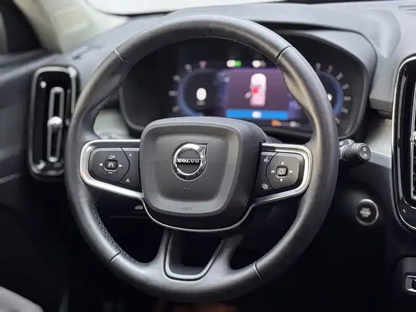 Volvo XC40 2024
