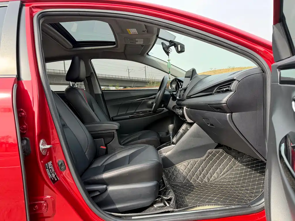 Toyota Yaris L 2021 — фото 15