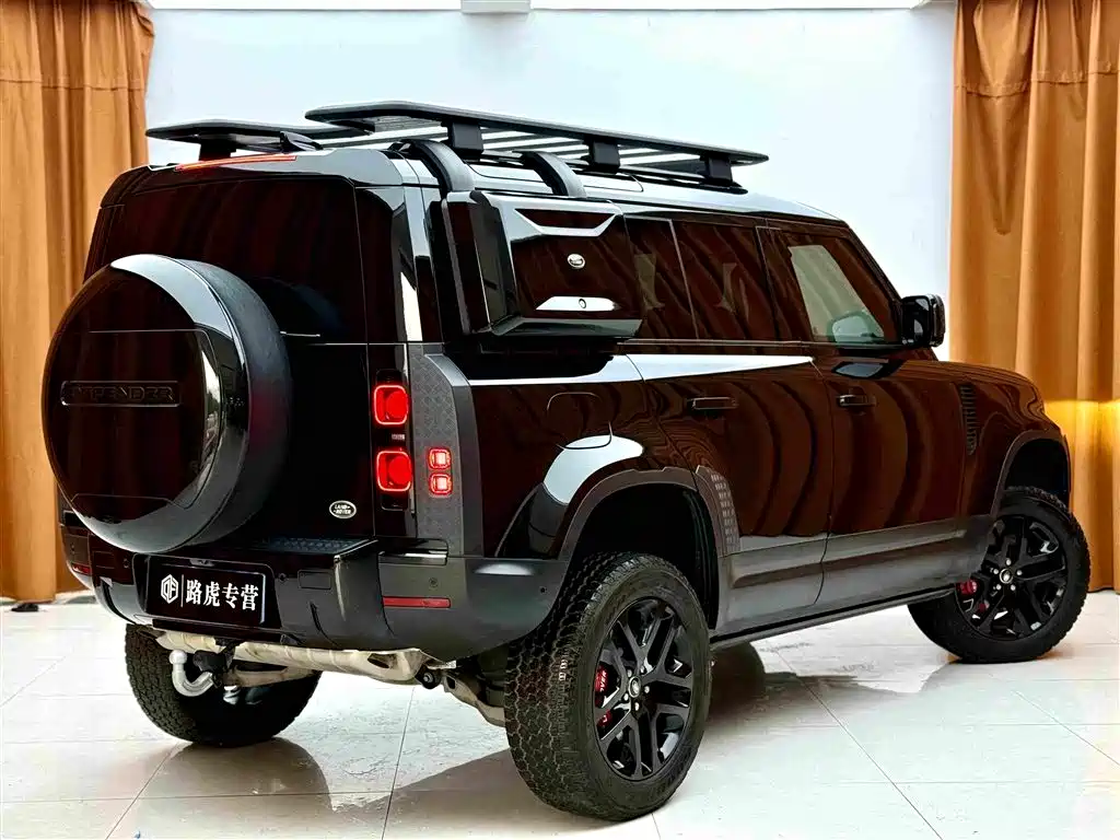 Land Rover Defender 2023 — фото 4