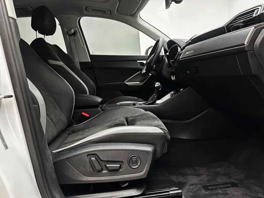 Audi Q3 2021 — фото 22