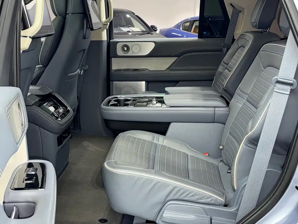 Lincoln Navigator 2019 — фото 10