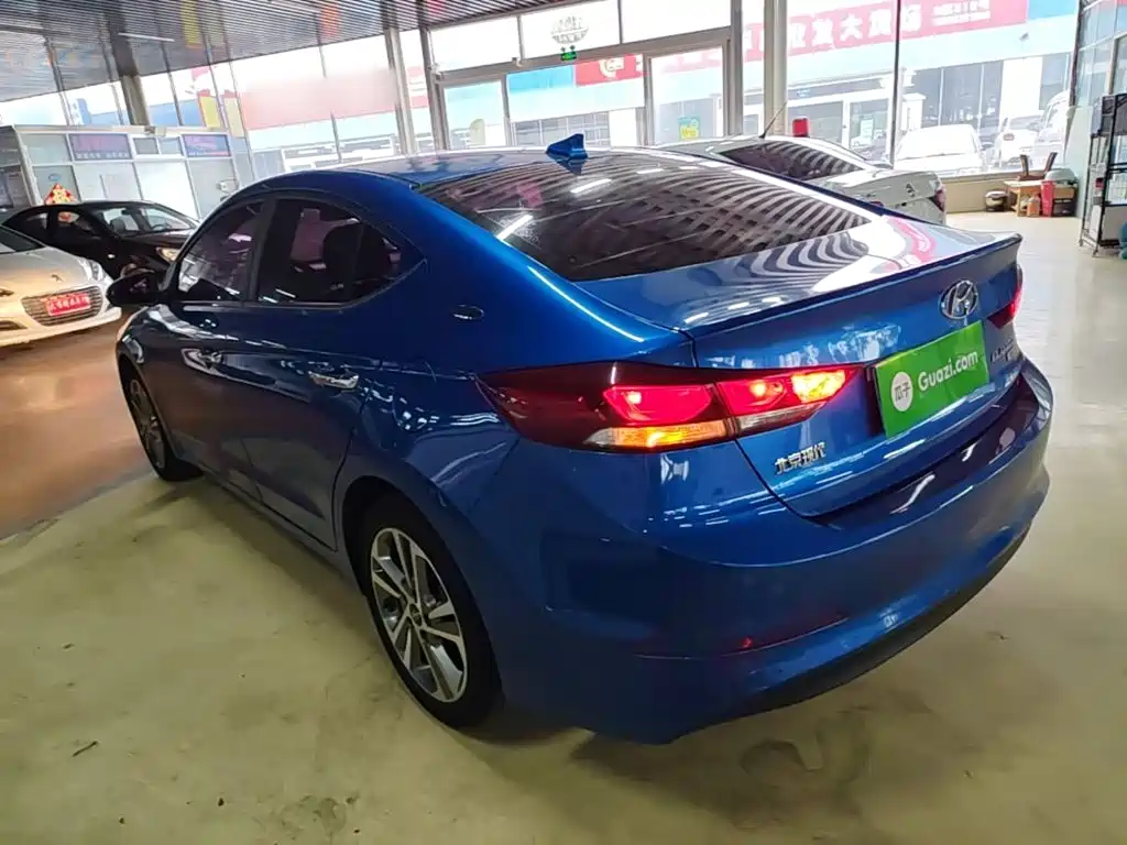 Hyundai Elantra 2018 — фото 5