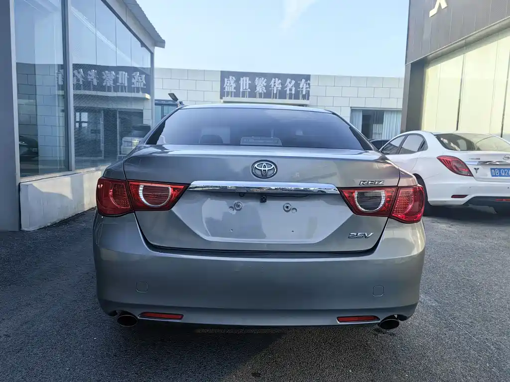 Toyota Reiz 2012