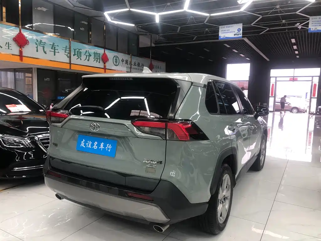 Toyota RAV4 2019 — фото 5