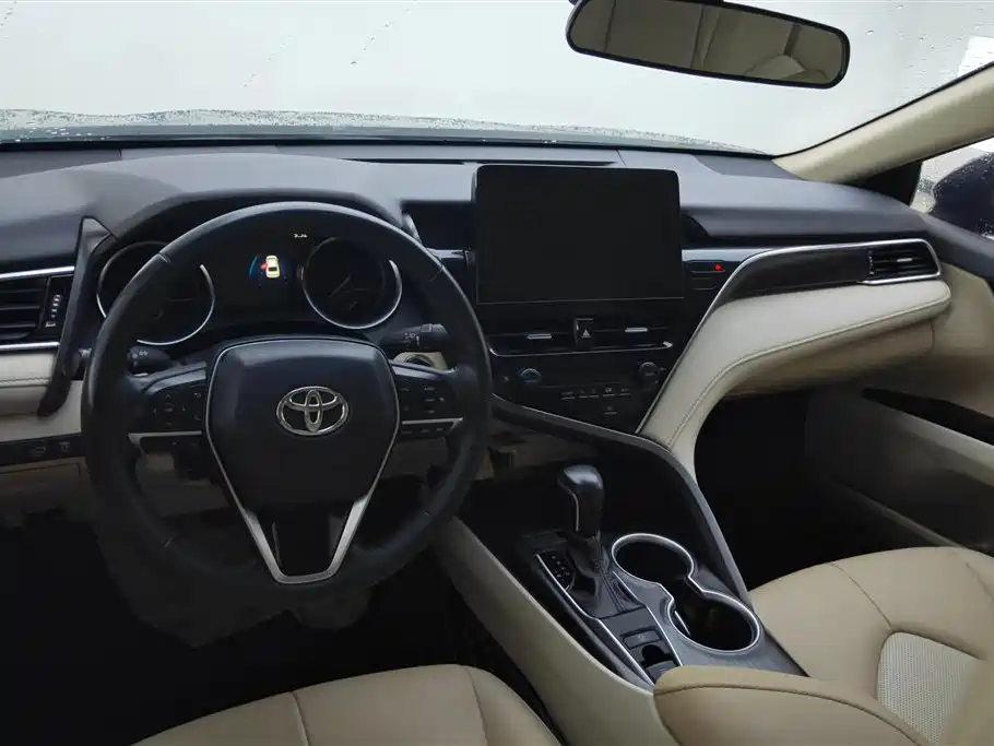 Toyota Camry 2023 — фото 12