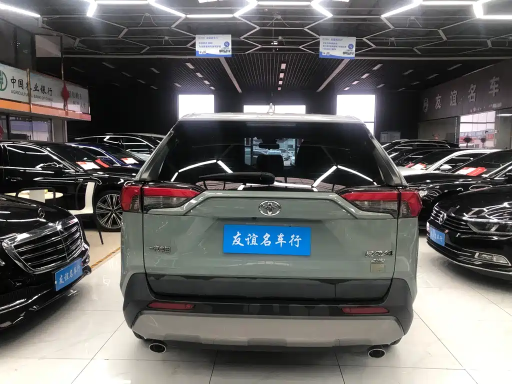 Toyota RAV4 2019 — фото 4