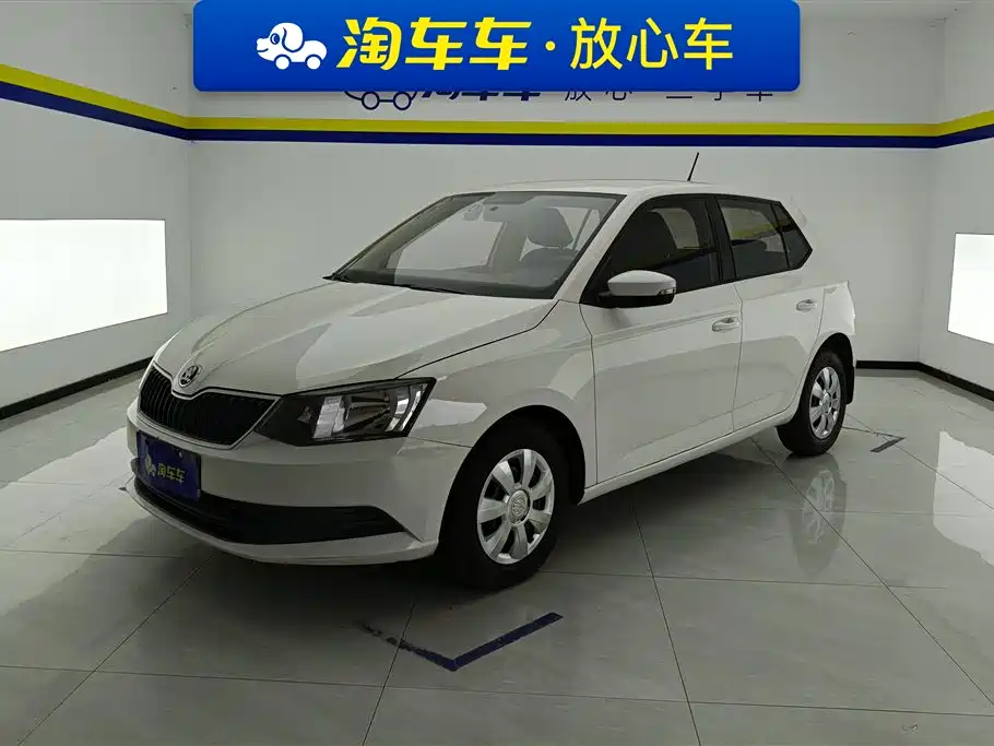 Skoda Fabia 2015 — фото 1