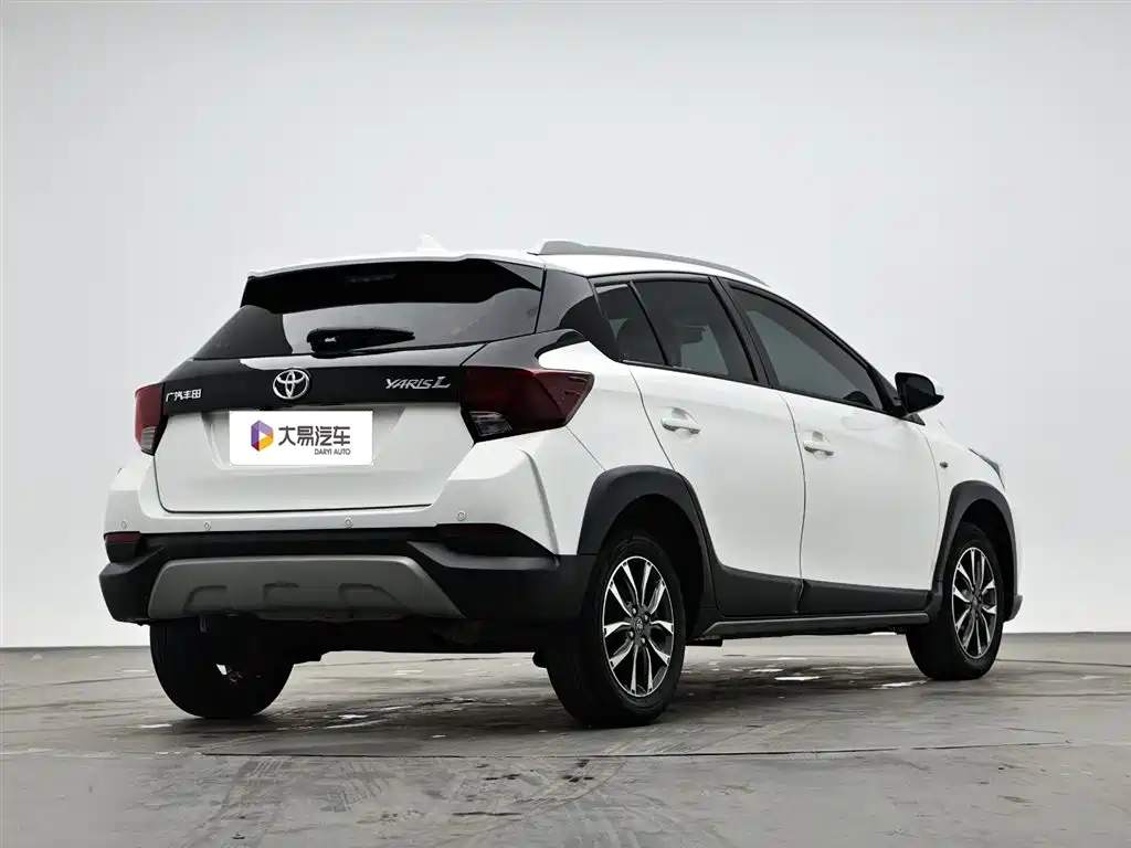 Toyota Yaris L 2022 — фото 3