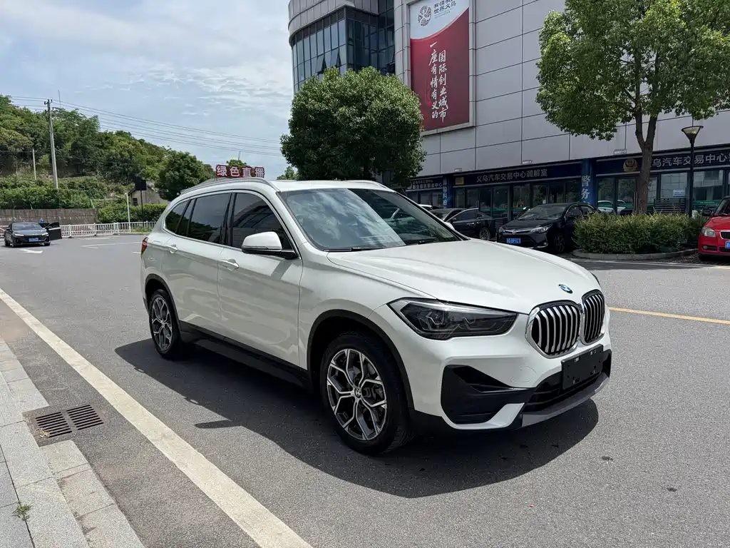 BMW X1 2022 — фото 3