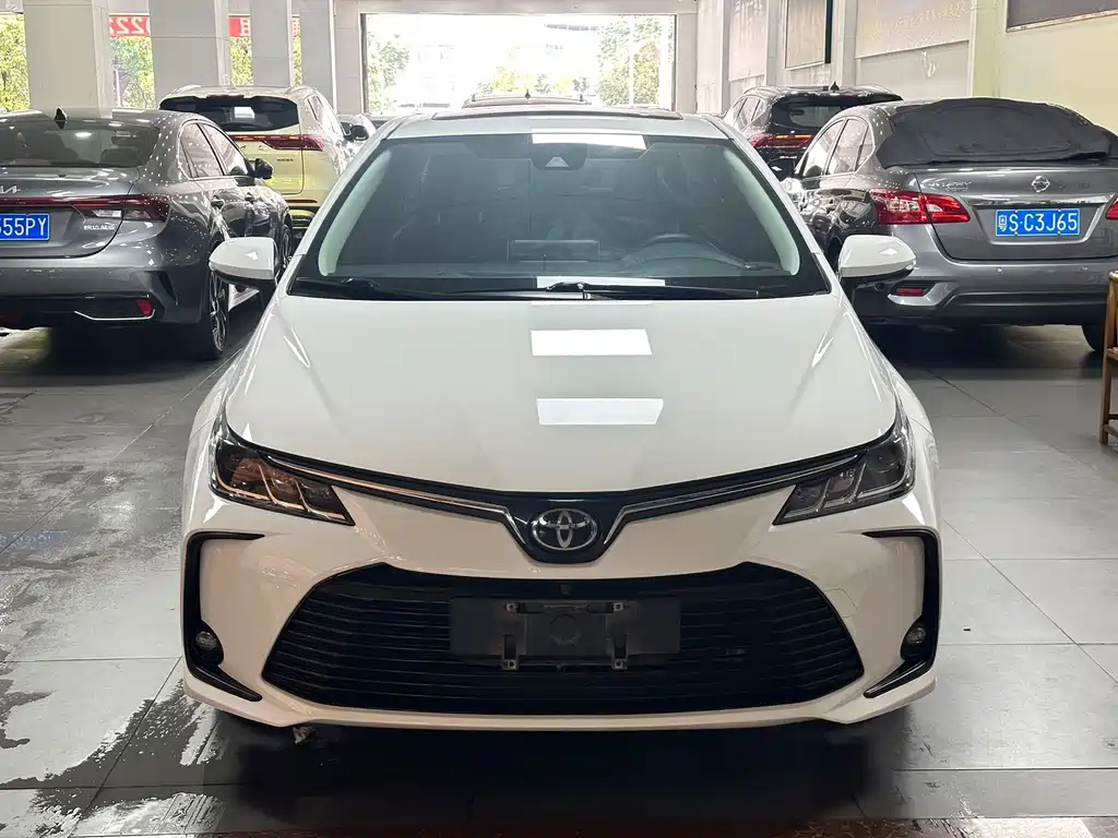 Toyota Corolla 2023 — фото 2