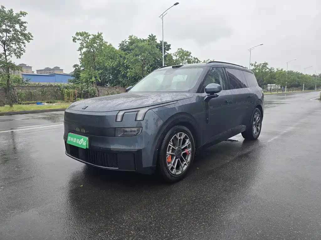 Lynk & Co 900 2025