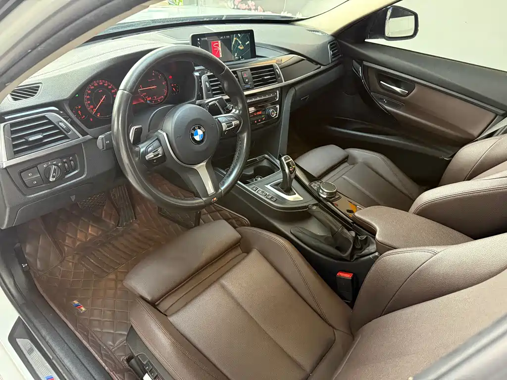 BMW 3 Series 2018 — фото 9