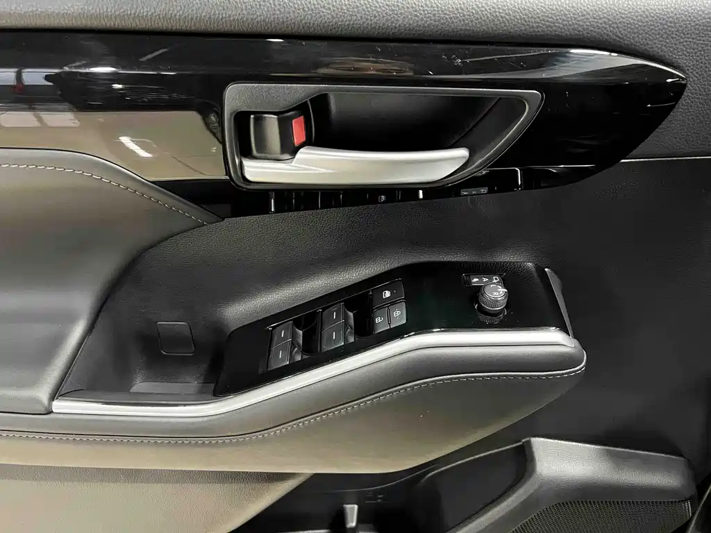 Toyota Highlander 2024 — фото 16