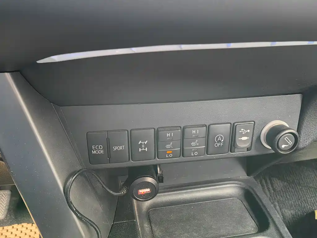 Toyota RAV4 2018 — фото 21