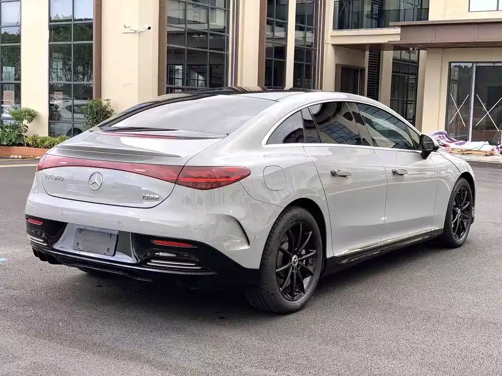 Mercedes-Benz EQE 2024