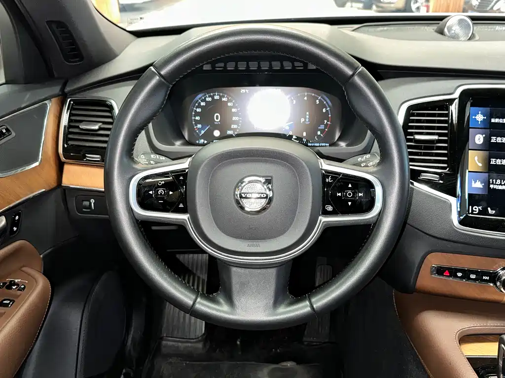 Volvo XC90 2021 — фото 12