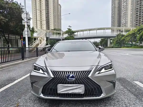 Lexus ES 2020