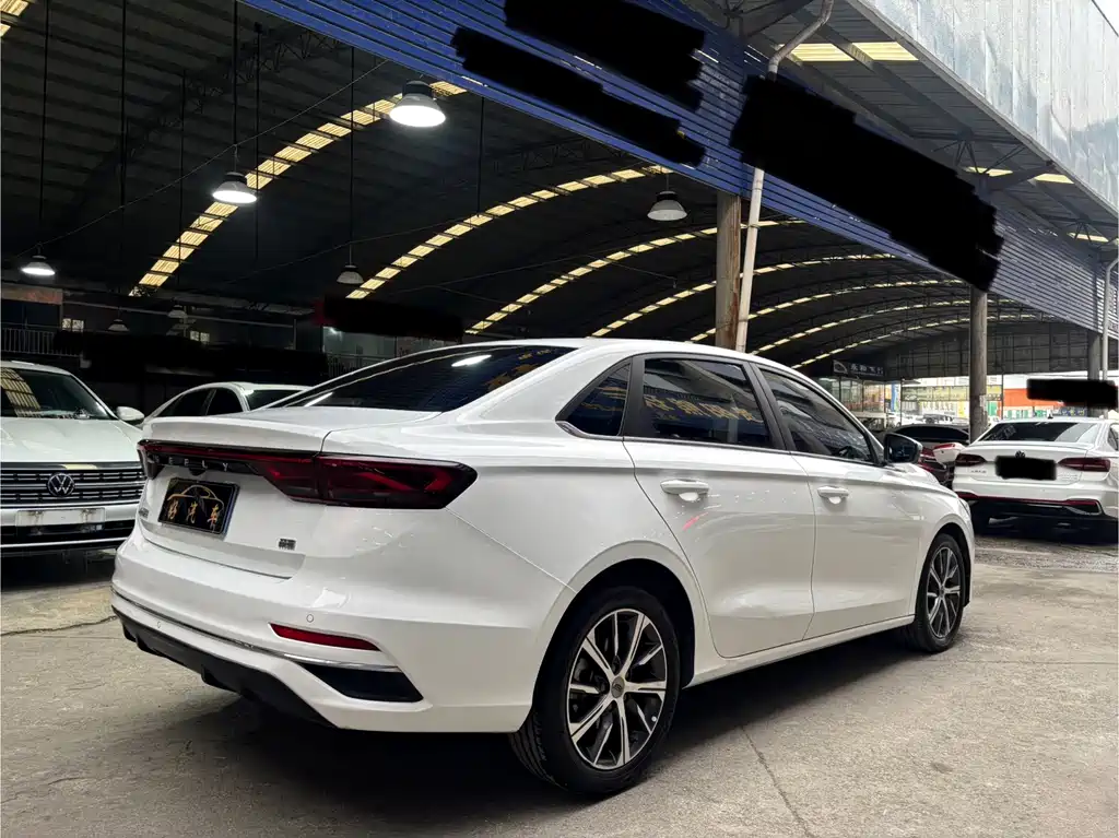 Geely Emgrand 2021 — фото 15