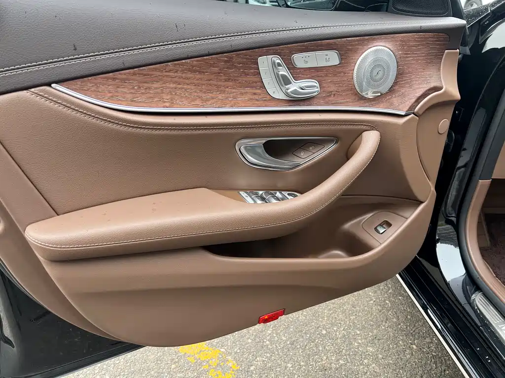 Mercedes-Benz E-Class 2023 — фото 15