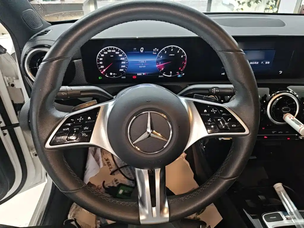 Mercedes-Benz A-Class 2024 — фото 11