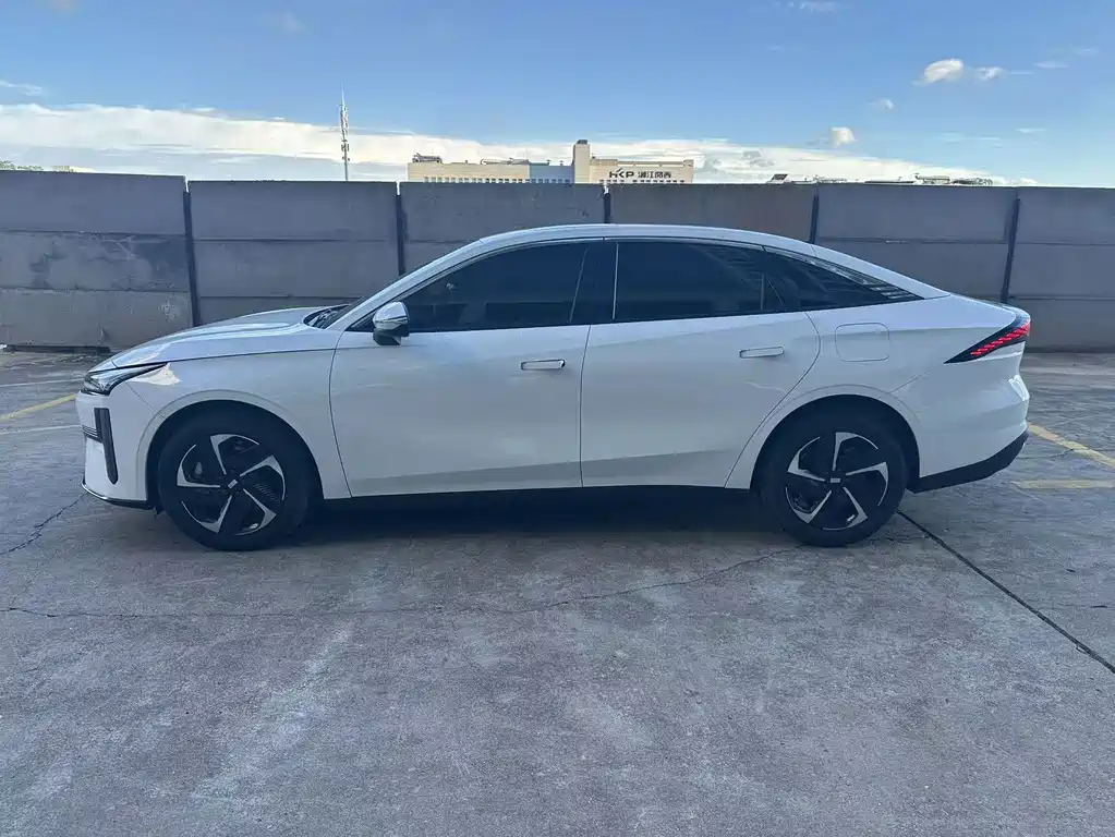 Geely Galaxy L6 2024 — фото 10