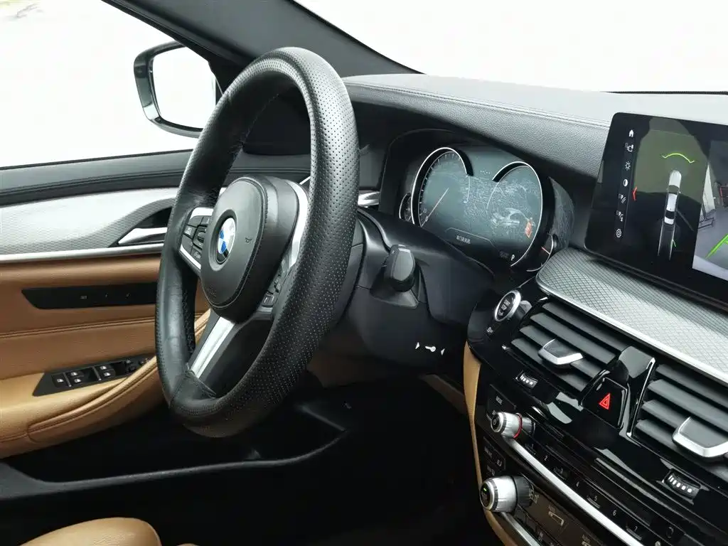 BMW 5 Series 2018 — фото 22