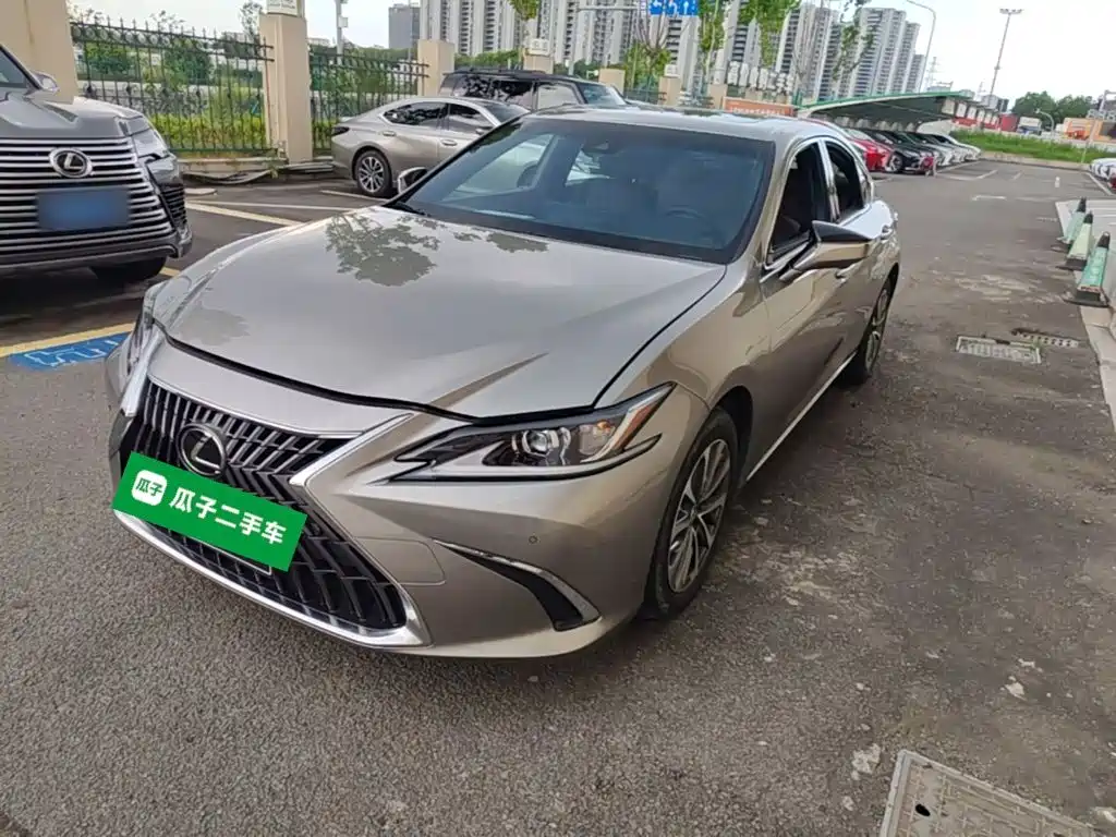 Lexus ES 2024