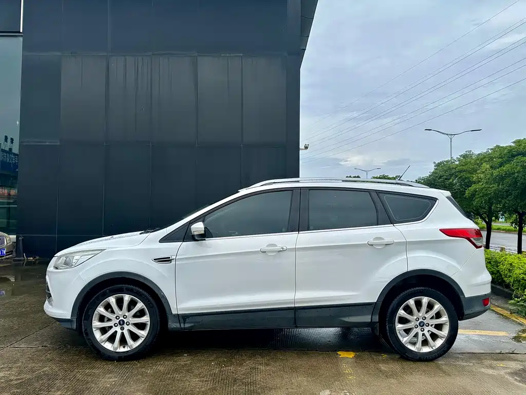 Ford Kuga 2014 — фото 12